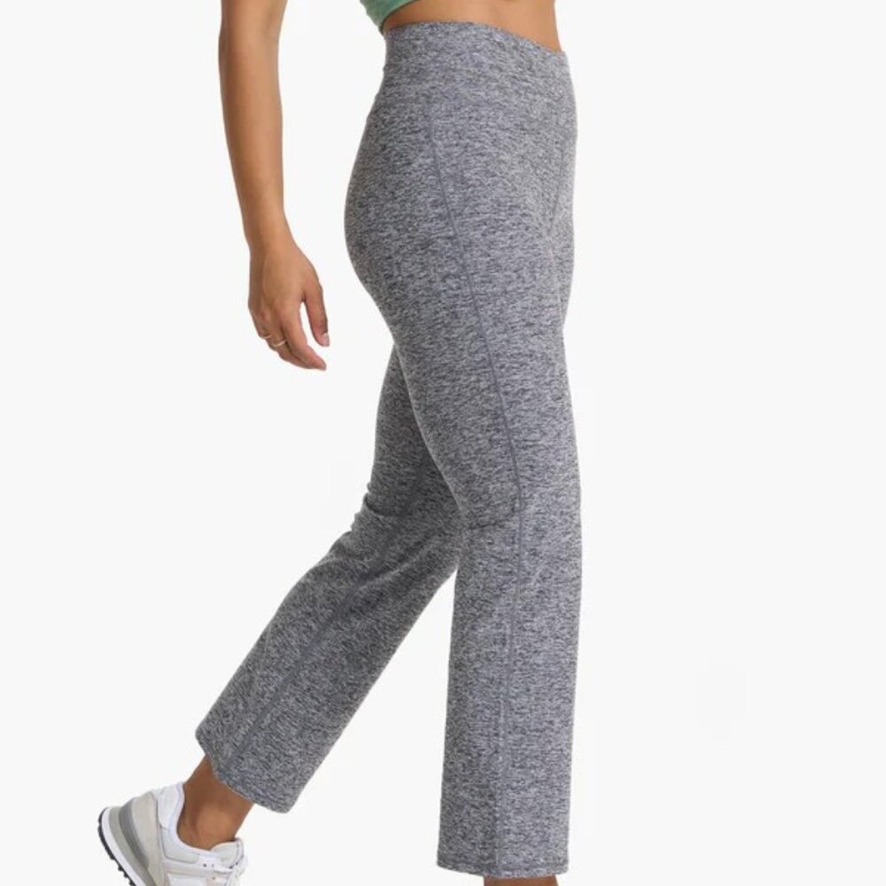 NWT Vuori Mid Rise Elevation Slim Bootcut Pants, Heather Grey, Size Small - Picture 2 of 12
